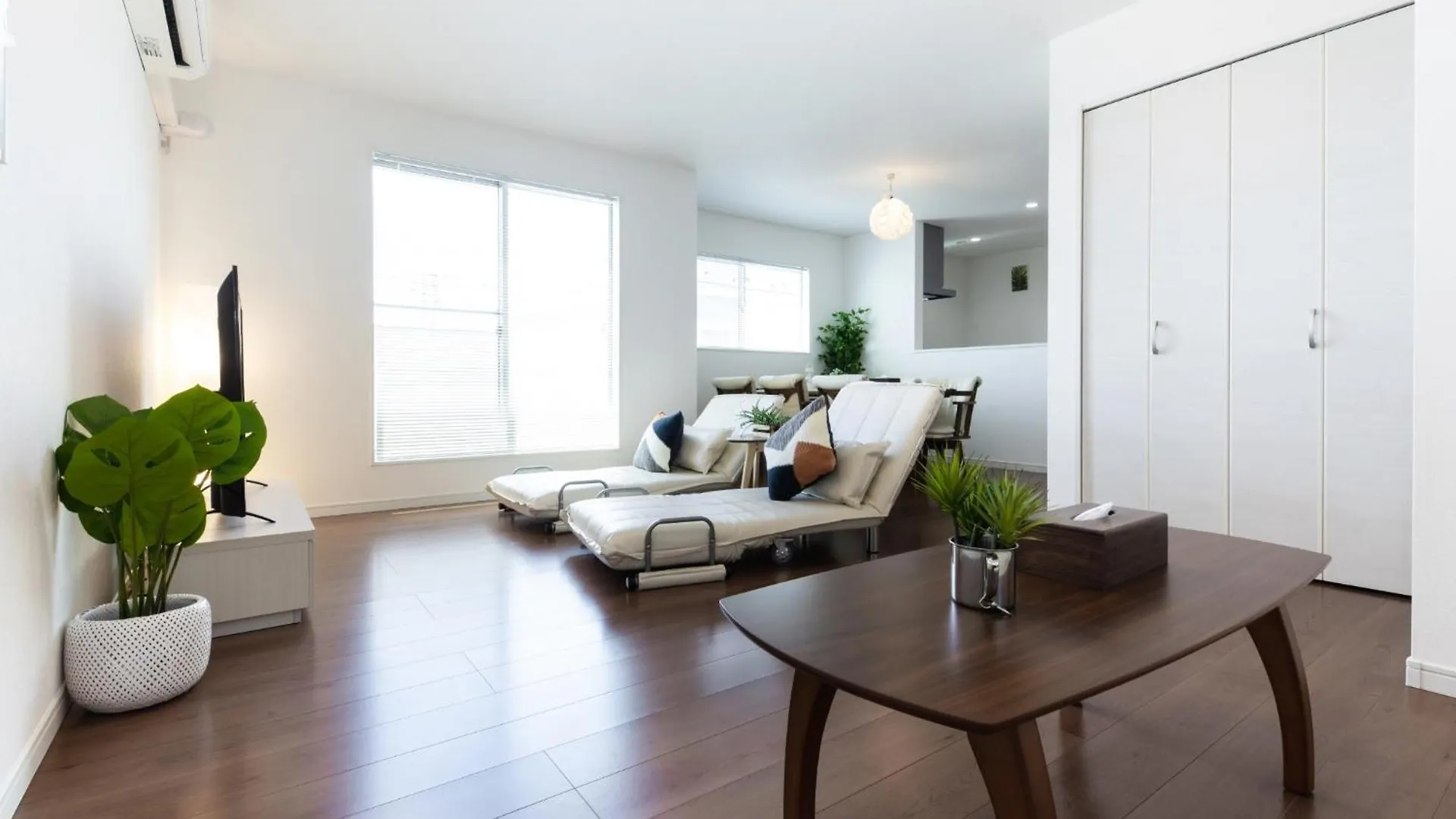 The Beach Front Miurakaigan - Vacation Stay 10780 0*, 三浦市